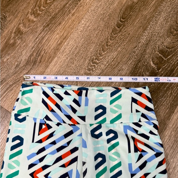 NWOT Lularoe Leggings Mint Green w/ Black Red Blue Geometric One Size Fits All - Picture 2 of 3